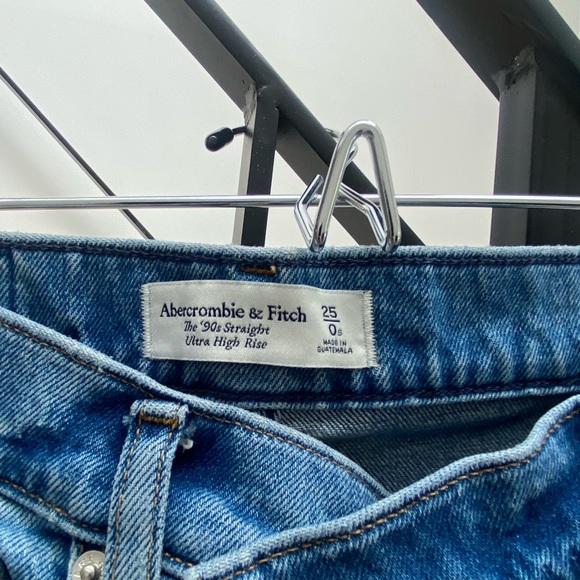 Abercrombie & Fitch 90s Ultra High Rise Straight Jeans - Picture 3 of 4